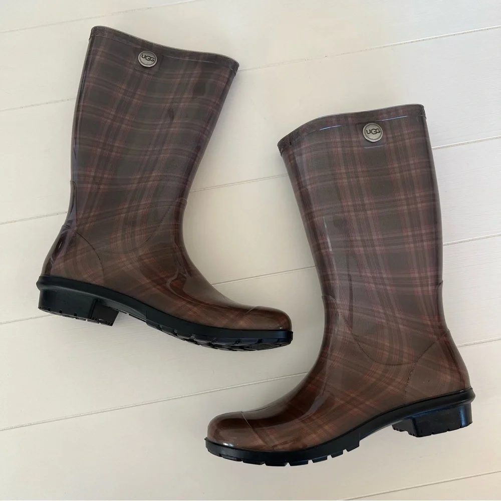 UGG Shaye Glossy Plaid Boots Women’s 10 Diva Pink